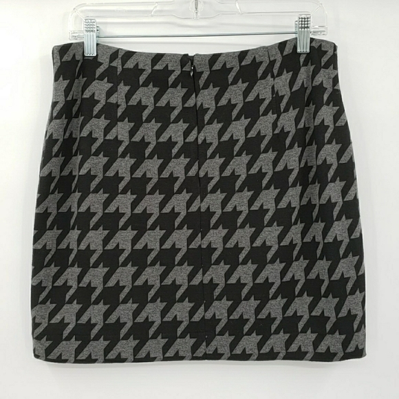 BANANA Republic Factory Large Houndstooth Print Mini Skirt - Picture 2 of 8